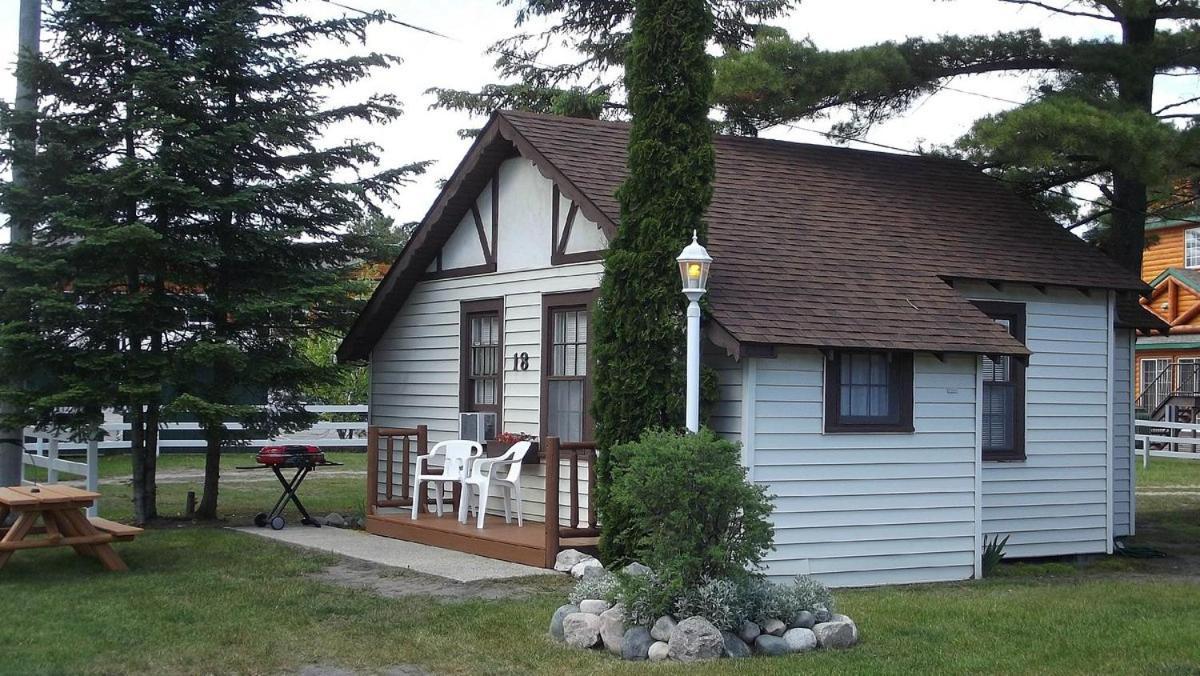 Beach House Lakeside Cottages Mackinaw City Exterior photo