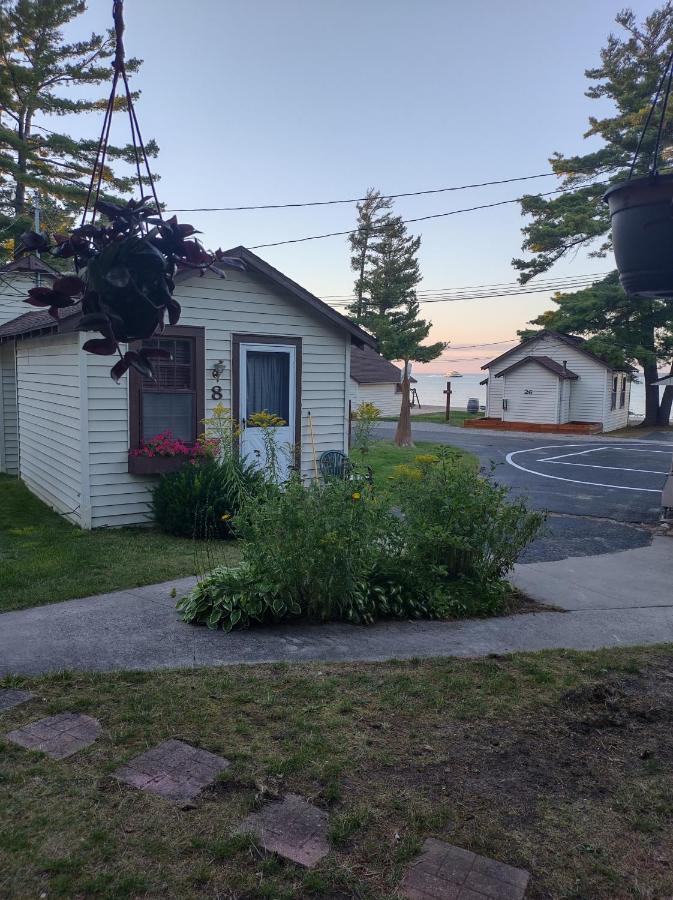 Beach House Lakeside Cottages Mackinaw City Exterior photo