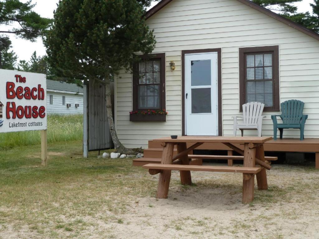 Beach House Lakeside Cottages Mackinaw City Exterior photo